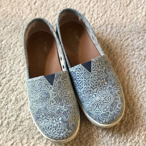 Cute Toms shoes sz 6W